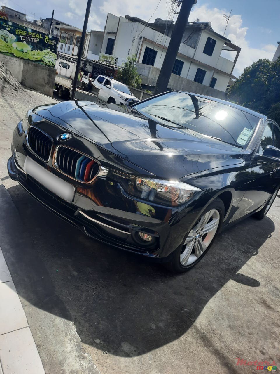 2016' BMW 318 photo #2