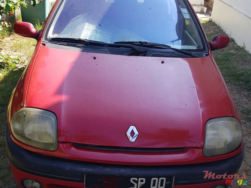 2000' Renault Clio photo #1