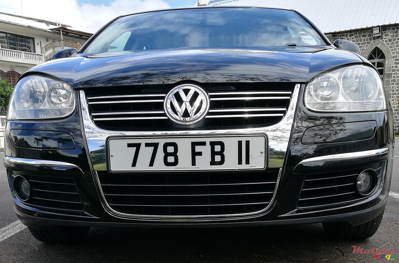 2011' Volkswagen Jetta photo #3