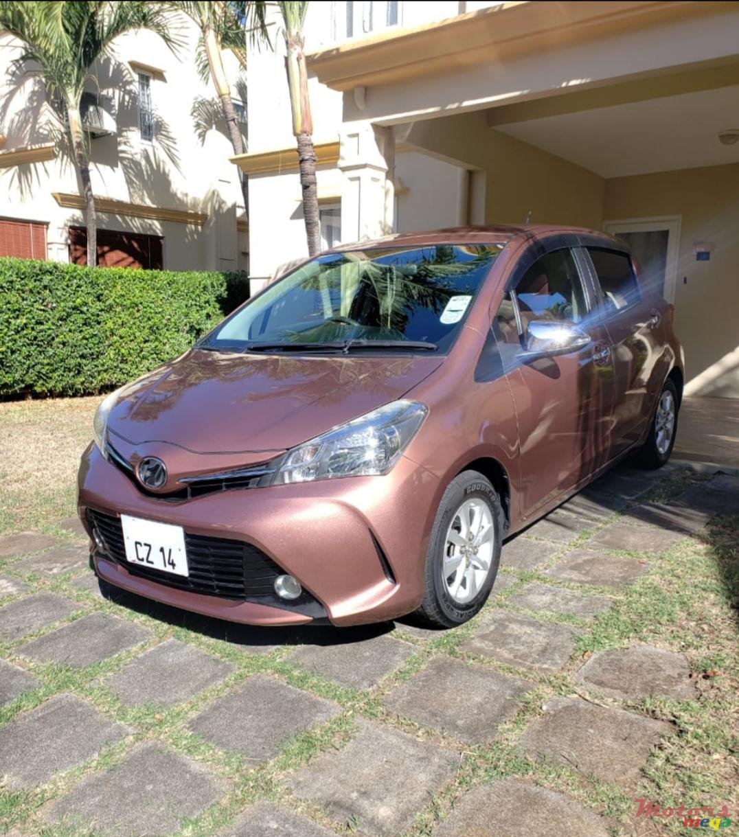 2014' Toyota Vitz photo #1