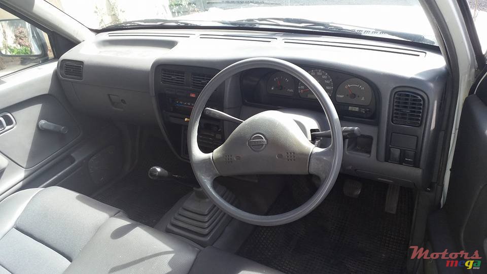 2005' Nissan Hardbody Single cab 2.7D photo #3