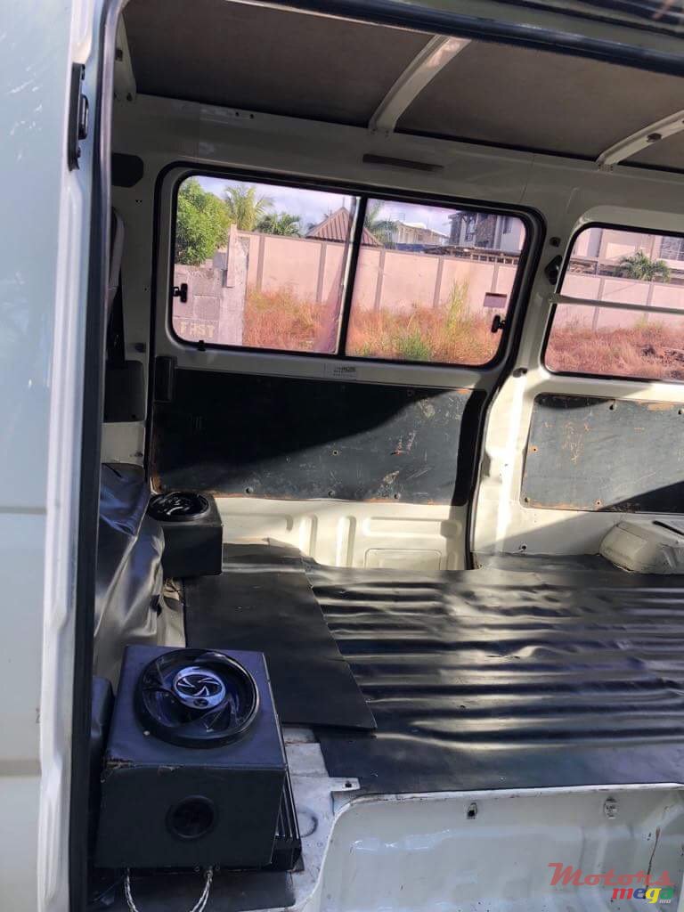 2001' Nissan photo #6