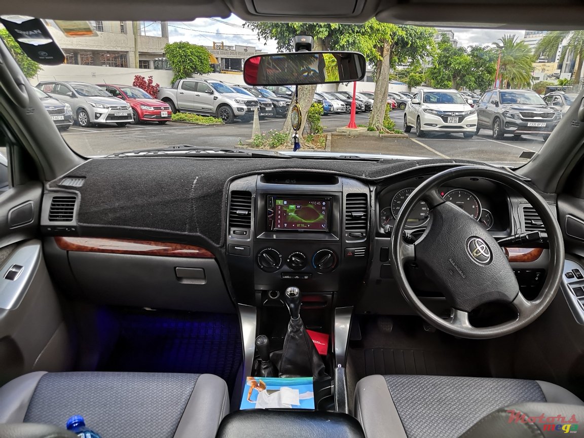 2004' Toyota Prado photo #1