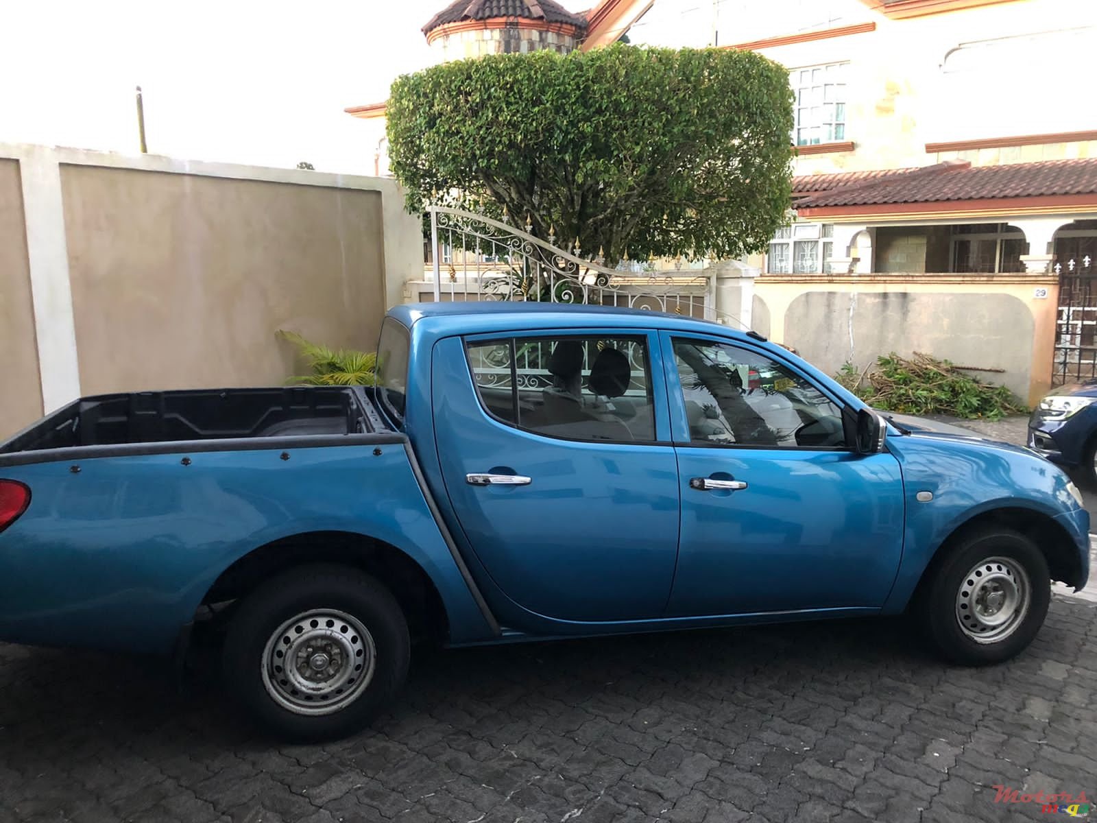 2011' Mitsubishi L 200 photo #3