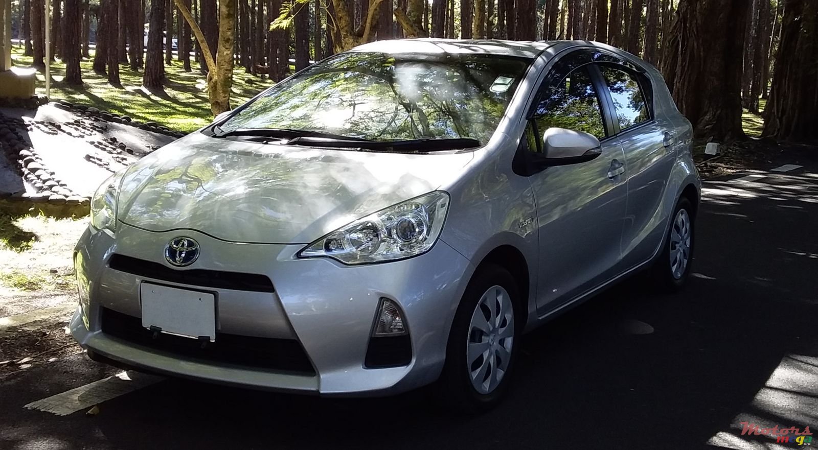 2012' Toyota Aqua photo #1