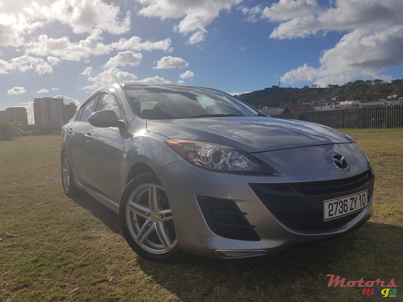 2010' Mazda 3 Axela photo #2