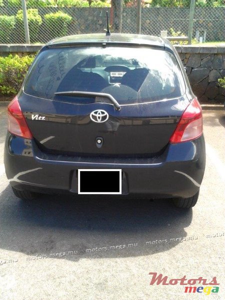 2007' Toyota Vitz photo #4