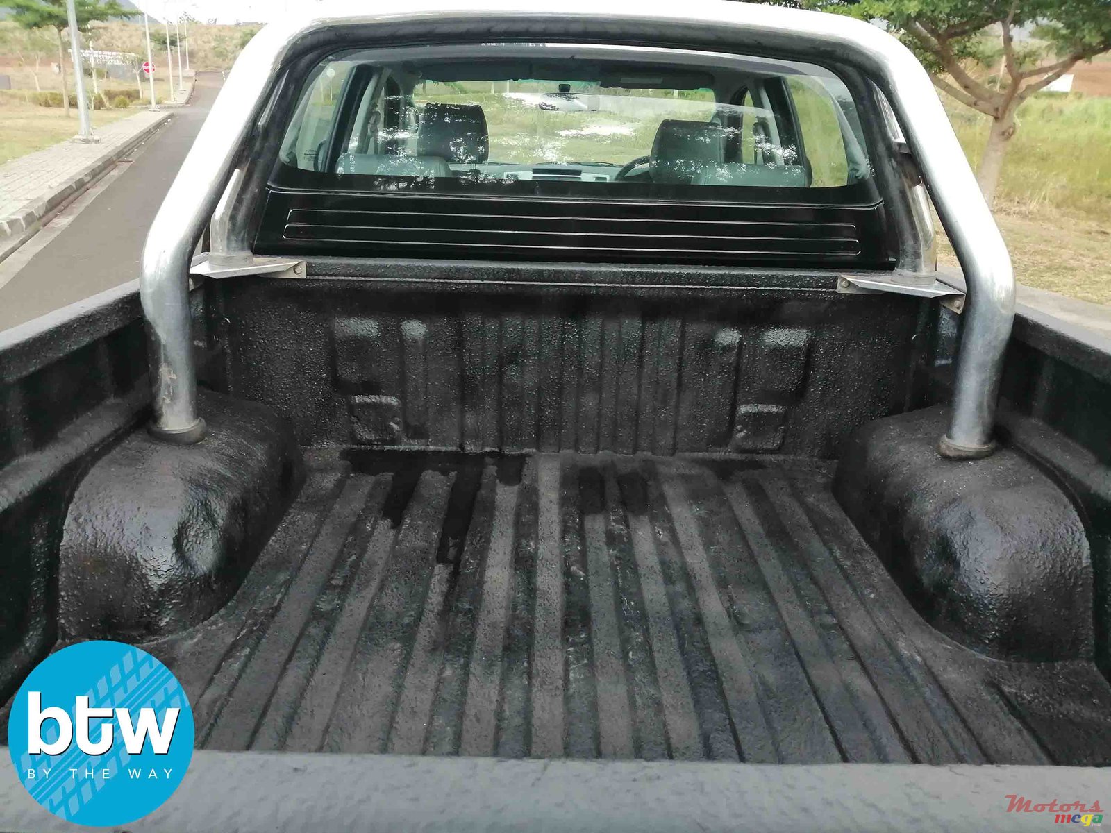 2013' Toyota Hilux 4X4 photo #4