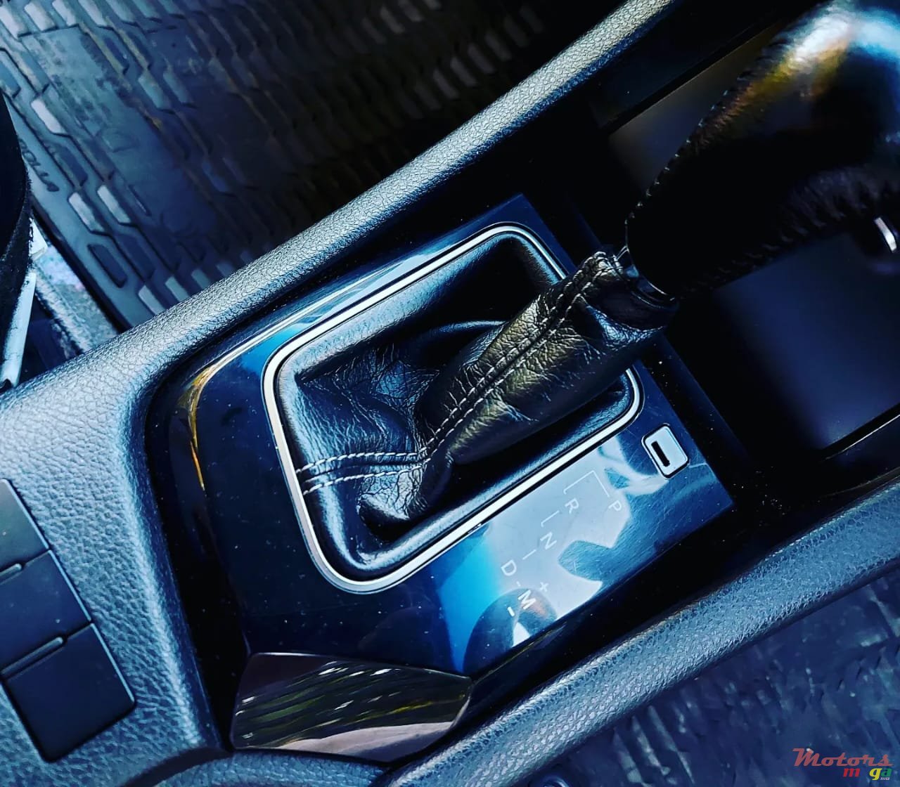 2017' Toyota Corolla Dorigine photo #2