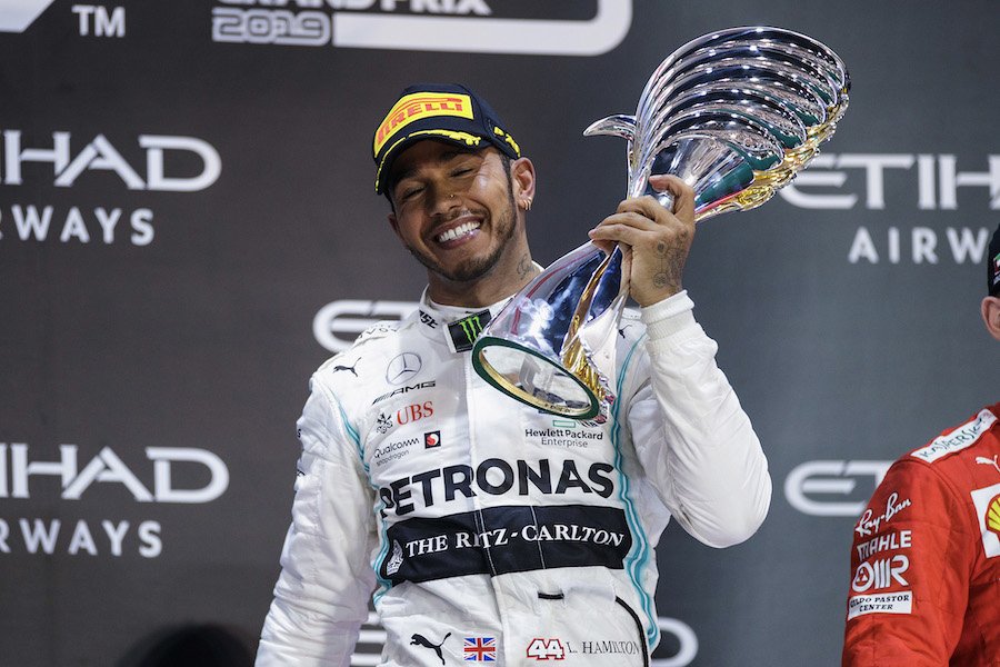 Lewis Hamilton cruises to 11th win of F1 championship season
