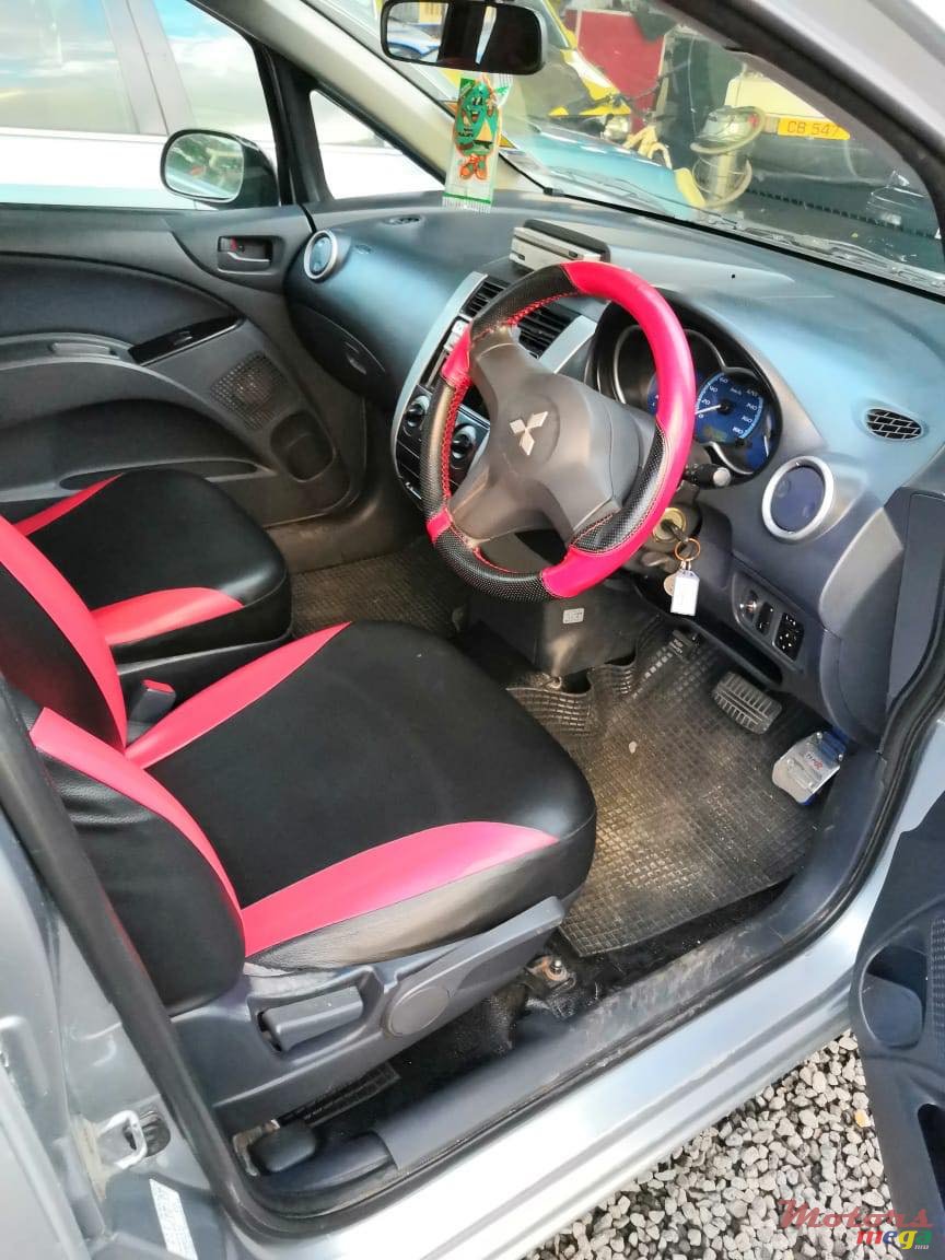 2003' Mitsubishi Colt photo #3