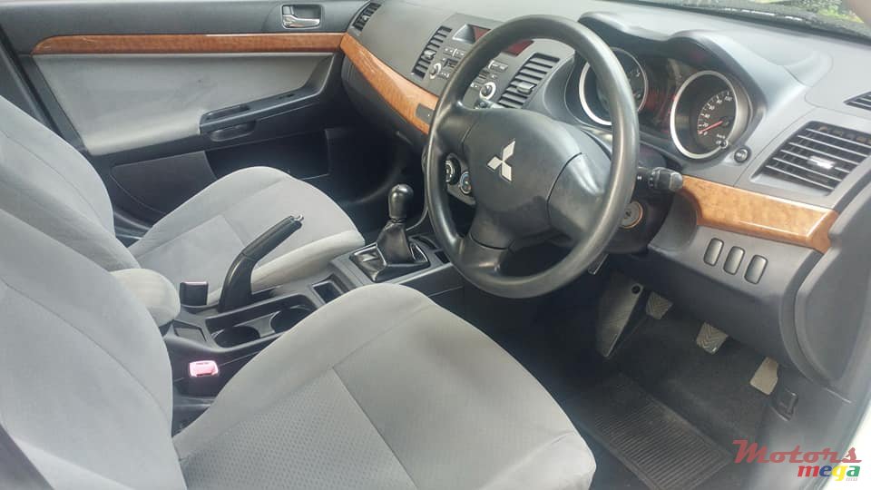 2011' Mitsubishi Lancer photo #5