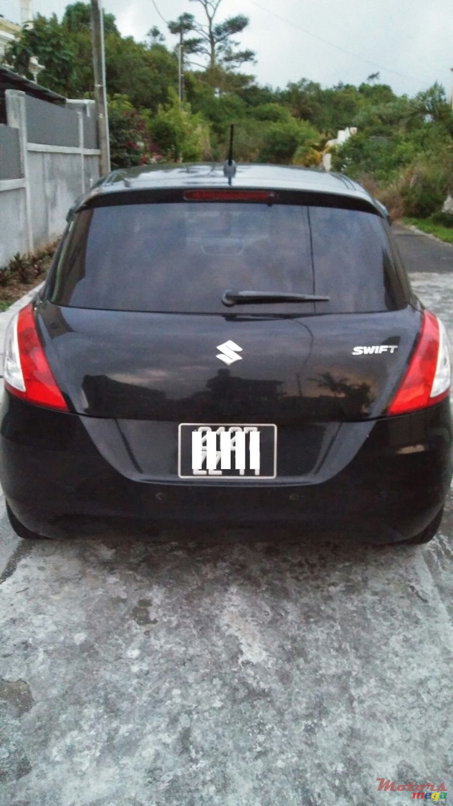 2011' Suzuki Swift photo #2