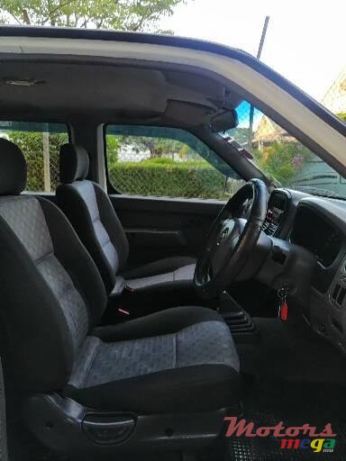 2012' Nissan Hardbody photo #2