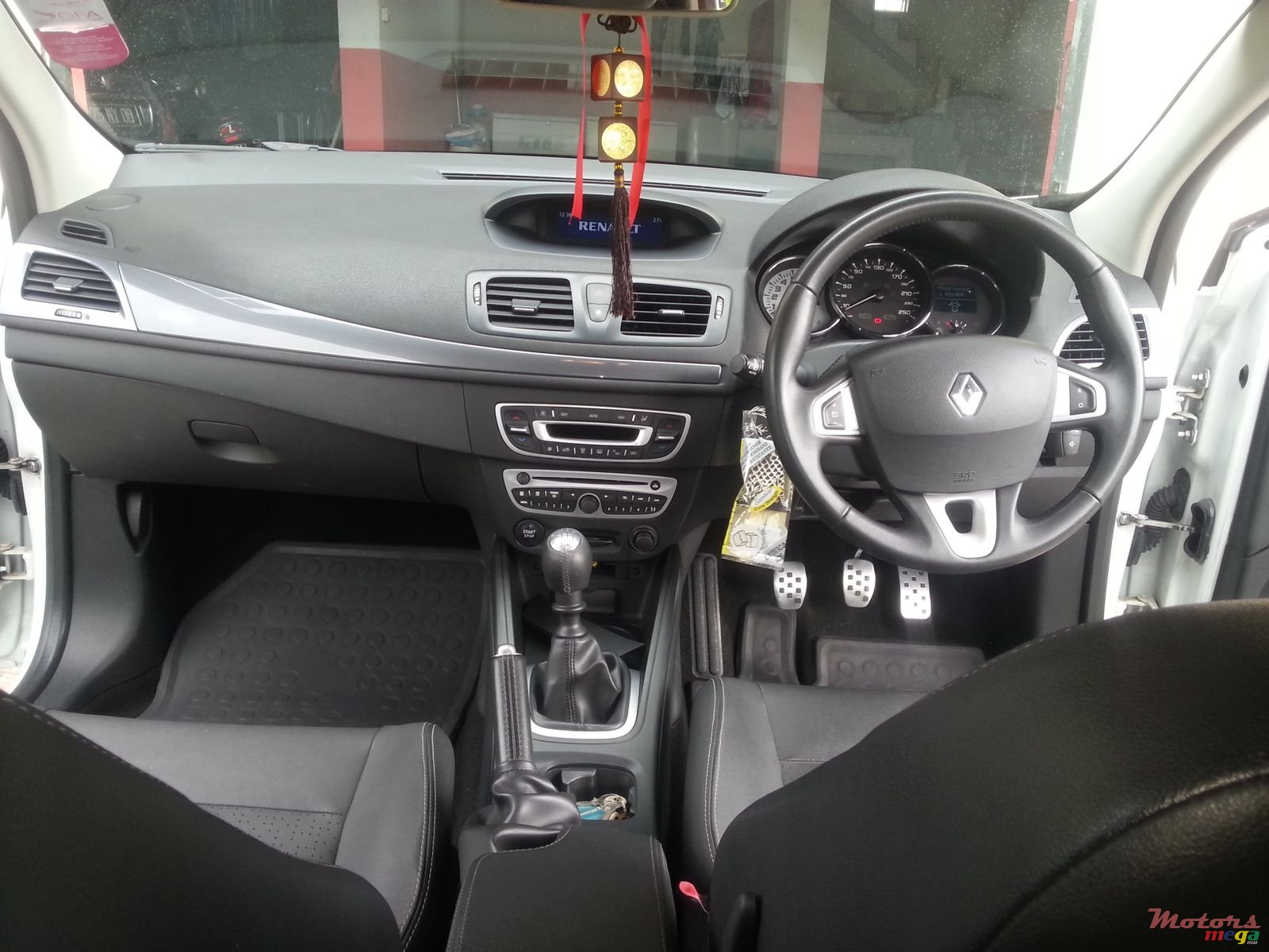 2012' Renault Megane GT line 1.4 turbo photo #3