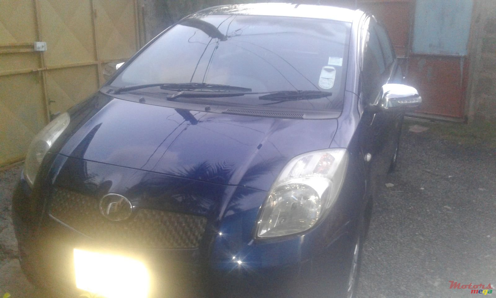 2006' Toyota Vitz photo #1