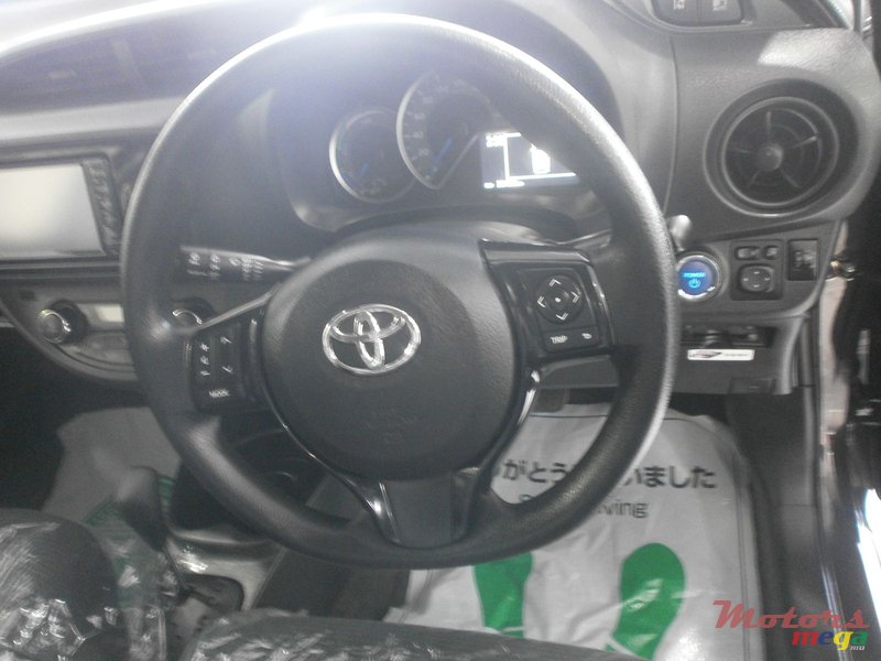 2017' Toyota Vitz Hybrid photo #4