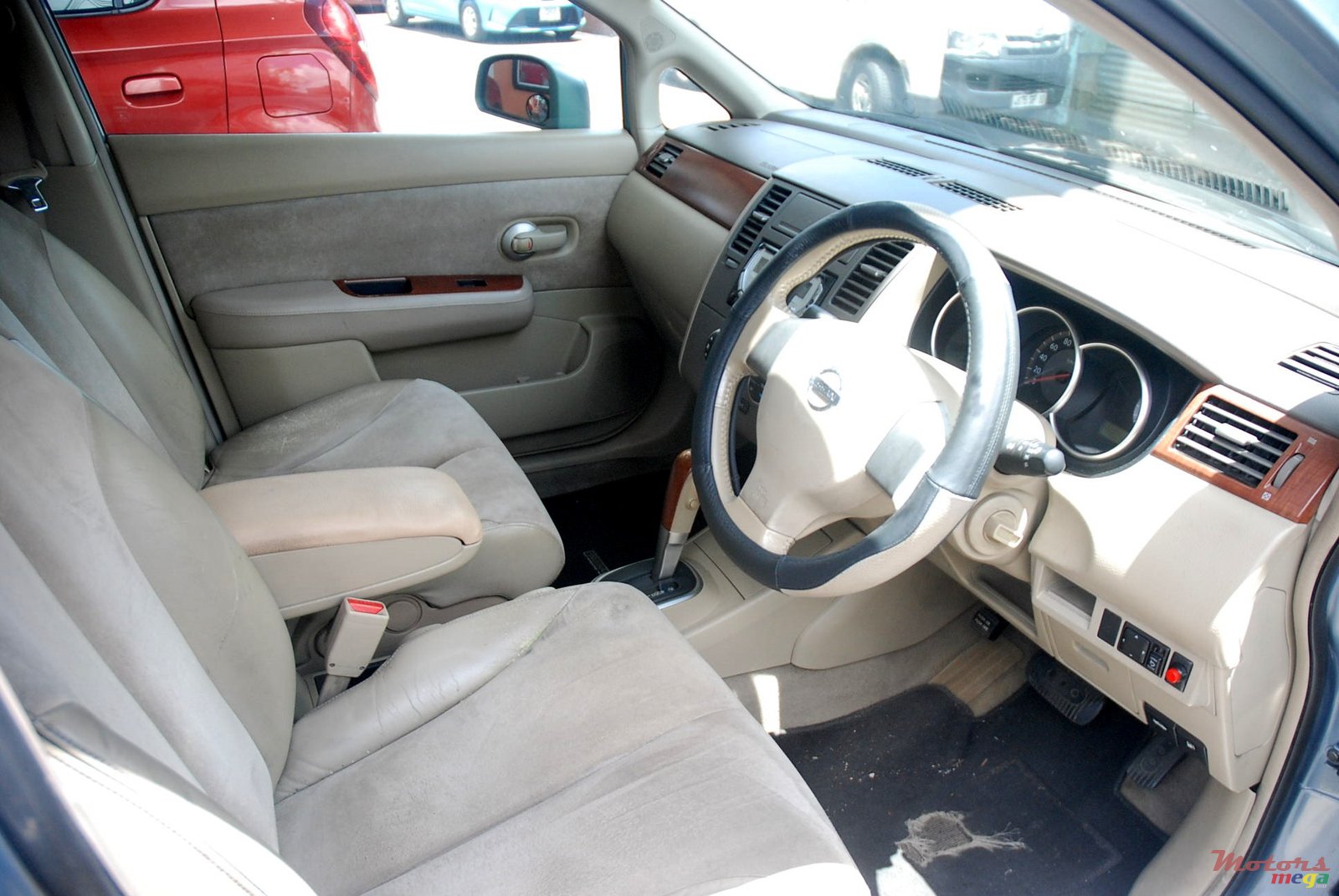 2005' Nissan Tiida photo #3