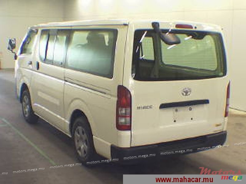 2010' Toyota Hiace photo #2