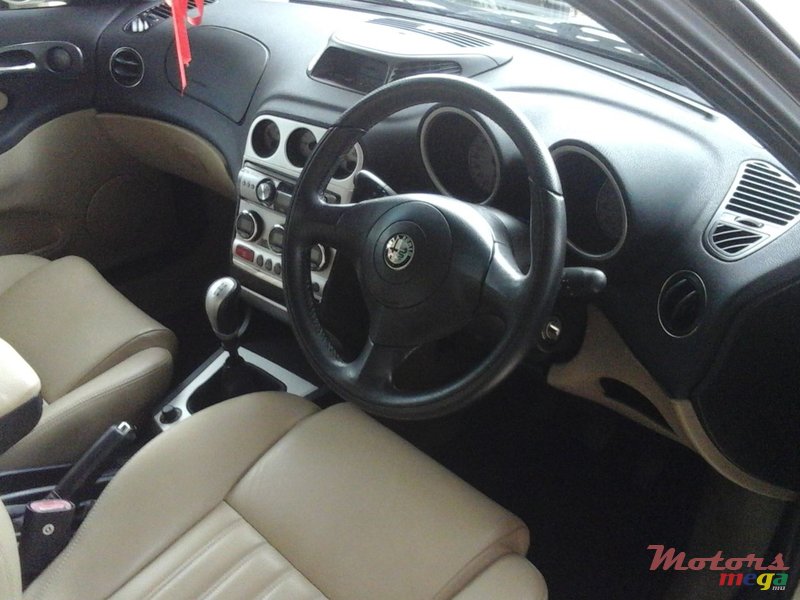 2005' Alfa Romeo 156 photo #3