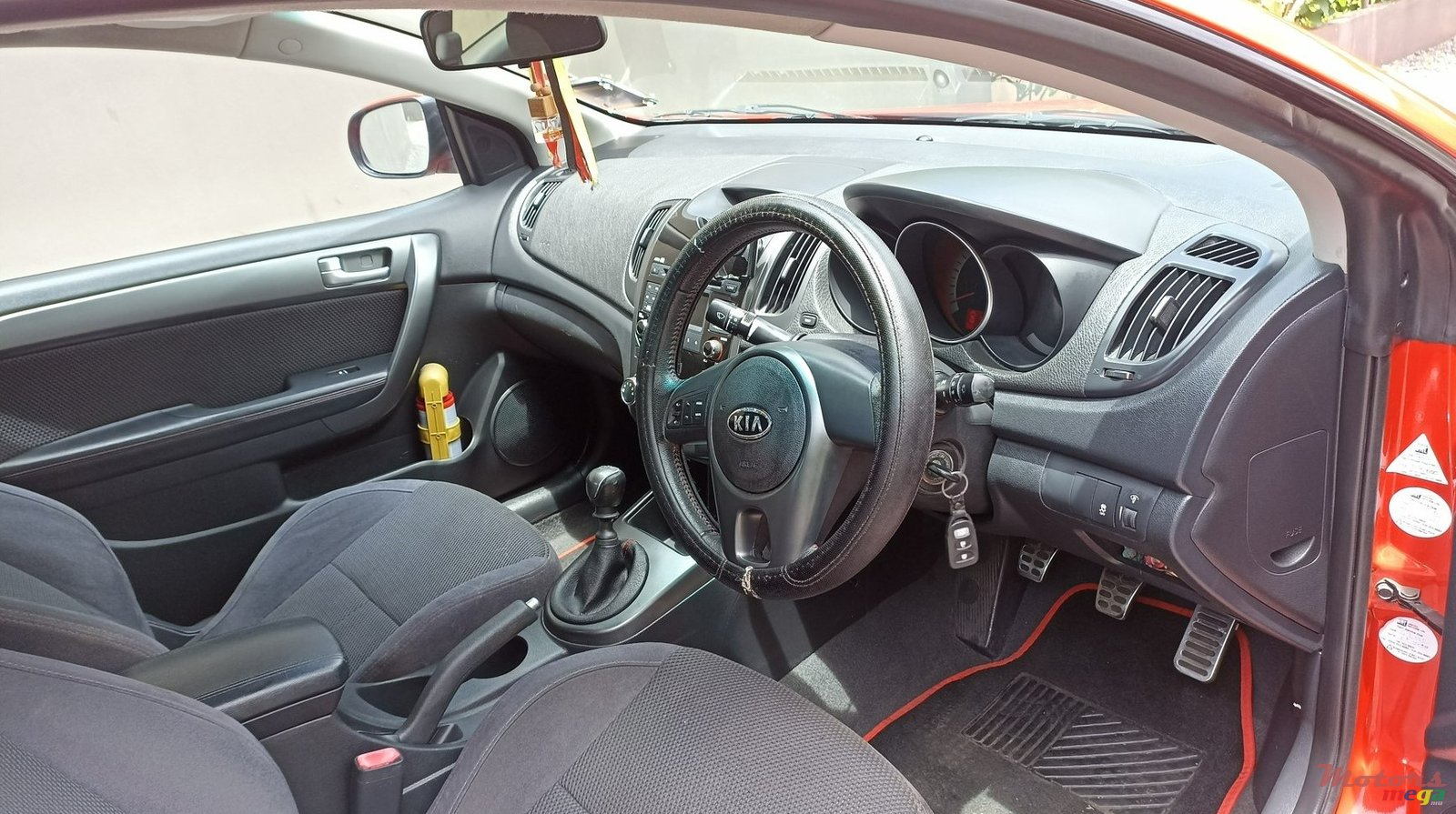 2010' Kia Koup photo #3