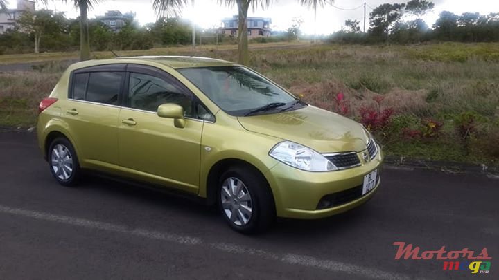 2007' Nissan Tiida Hatchback photo #1