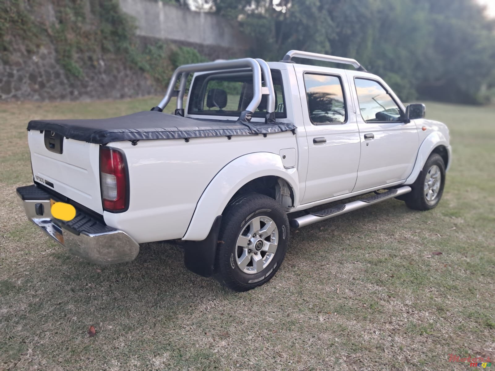 2017' Nissan NP300 2×4 Hardbody Predator photo #4