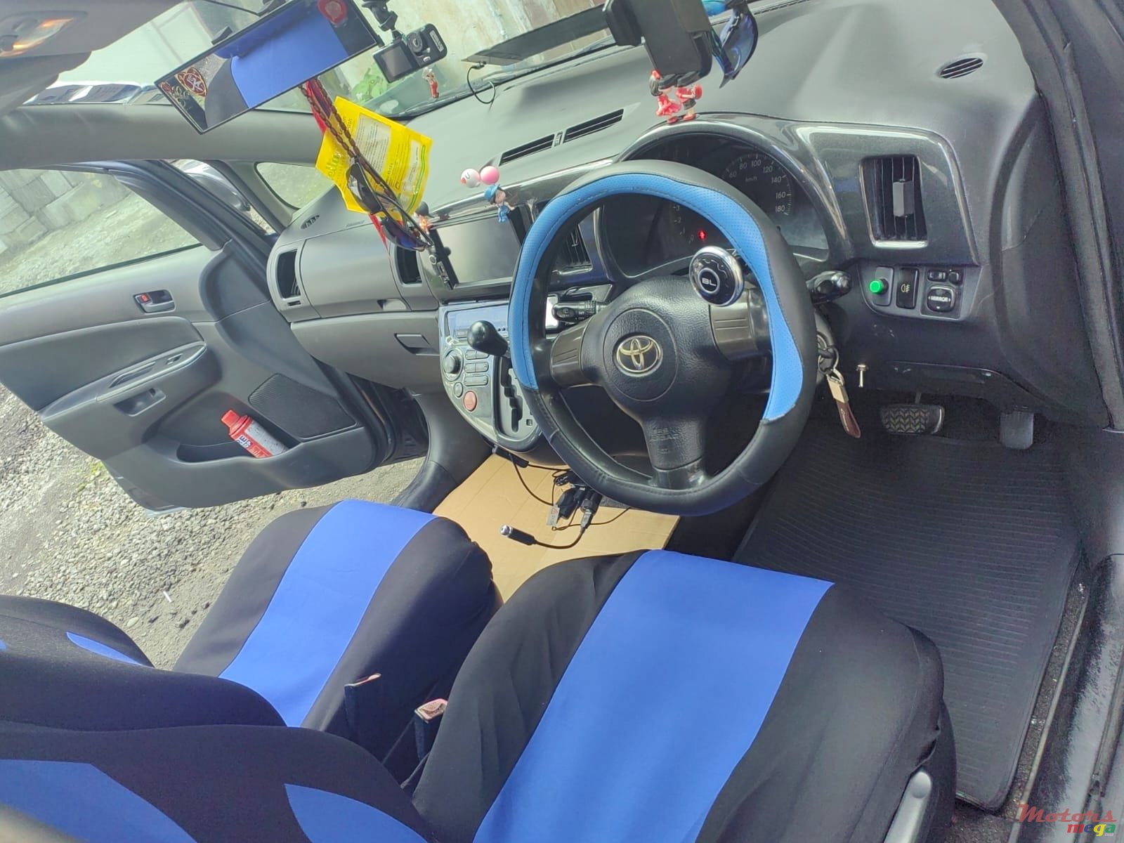 2005' Toyota Wish photo #6