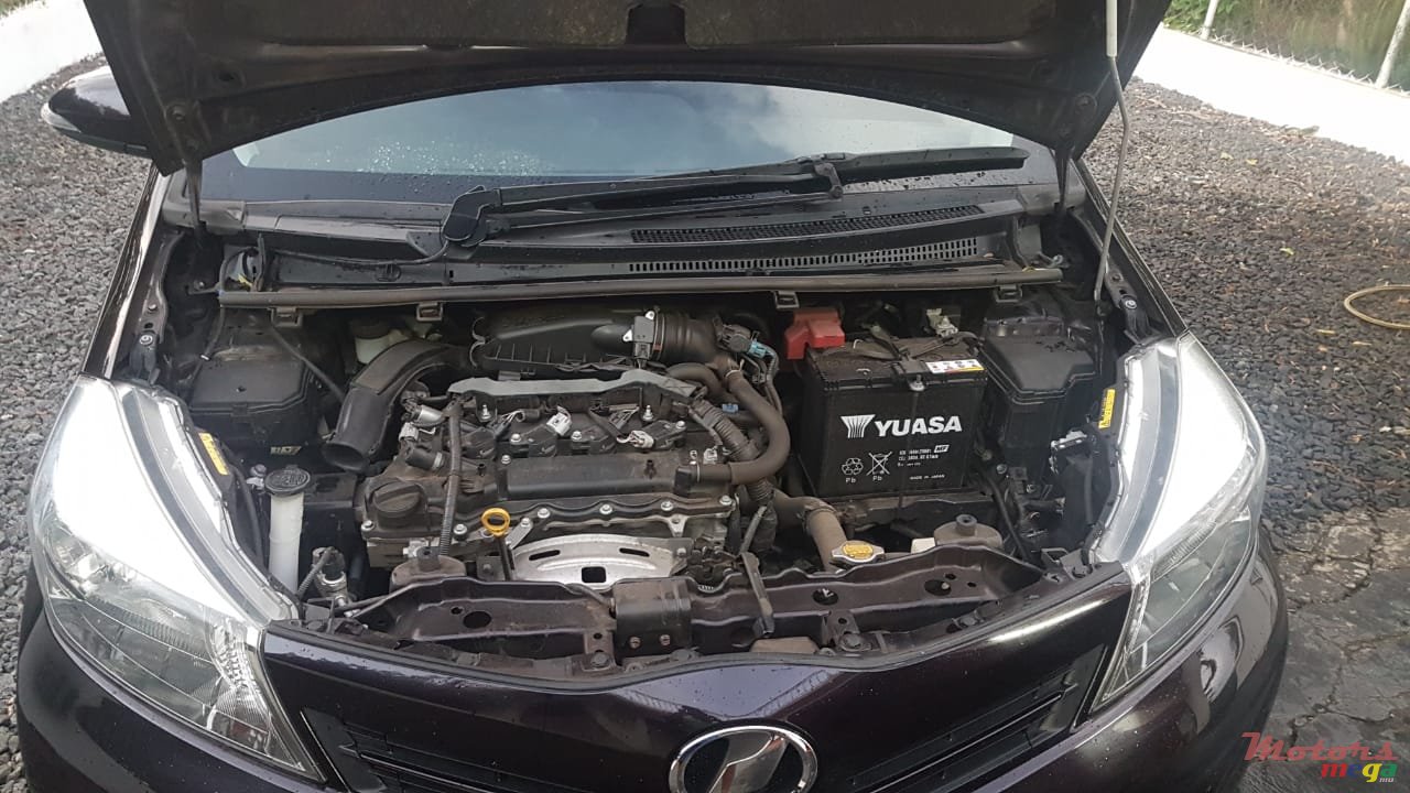 2013' Toyota Vitz photo #2