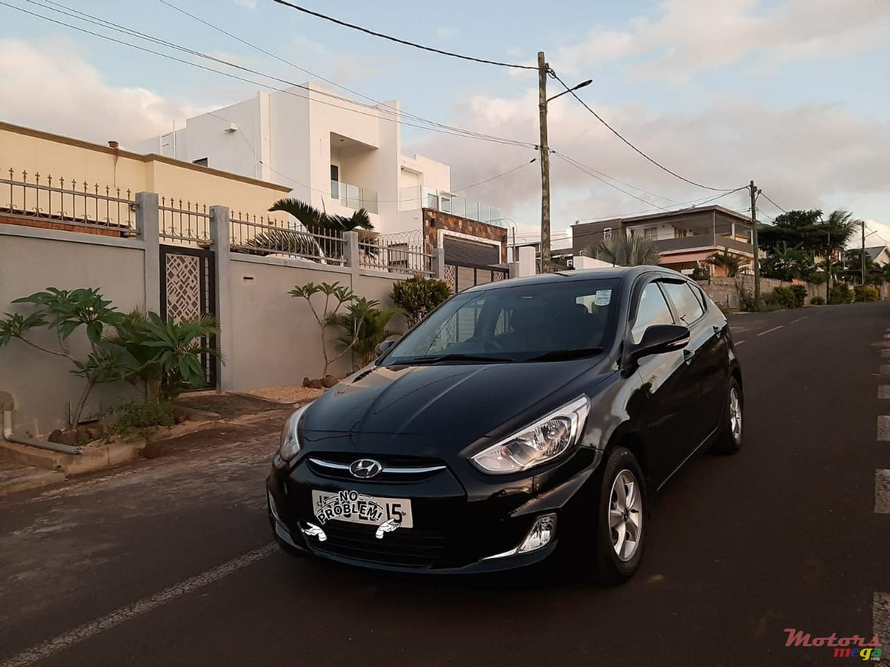 2015' Hyundai Hatchback photo #5