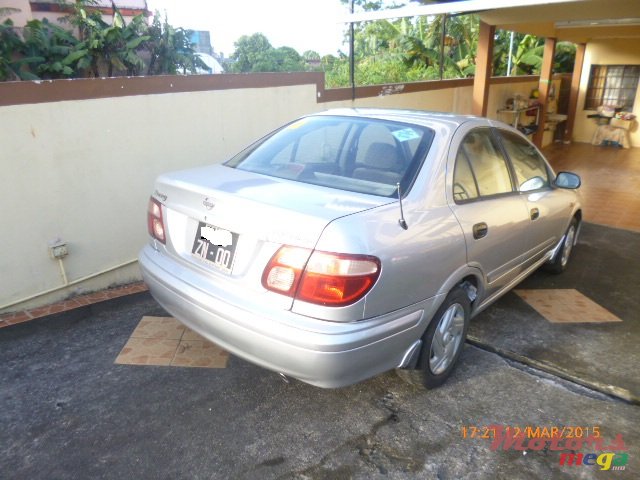 2000' Nissan Sunny Ex-Saloon Voiture Enseignant photo #1