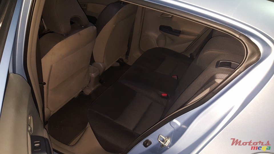 2010' Honda Insight none photo #3