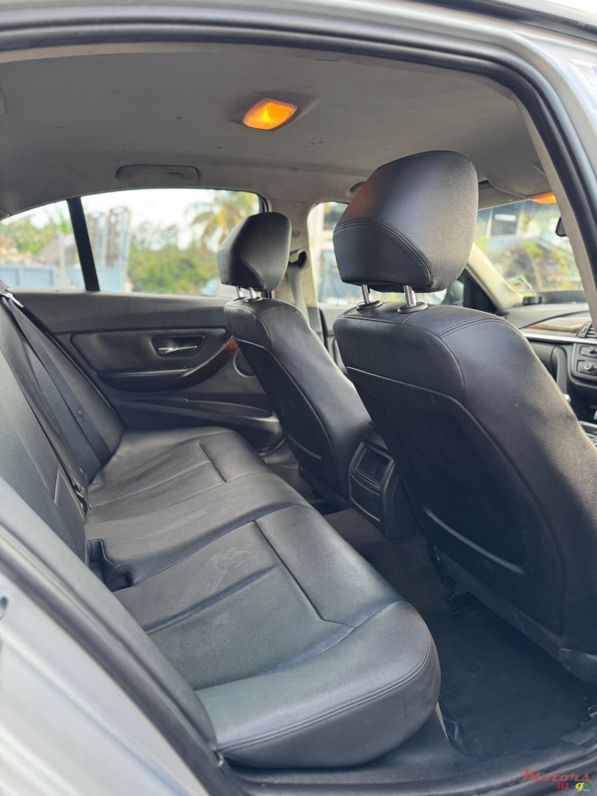 2012' BMW 320 photo #3