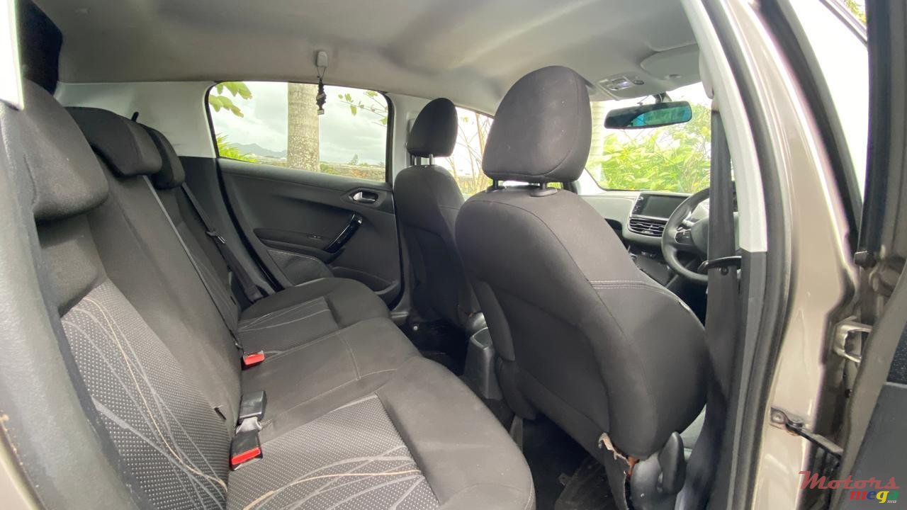 2015' Peugeot 208 photo #2