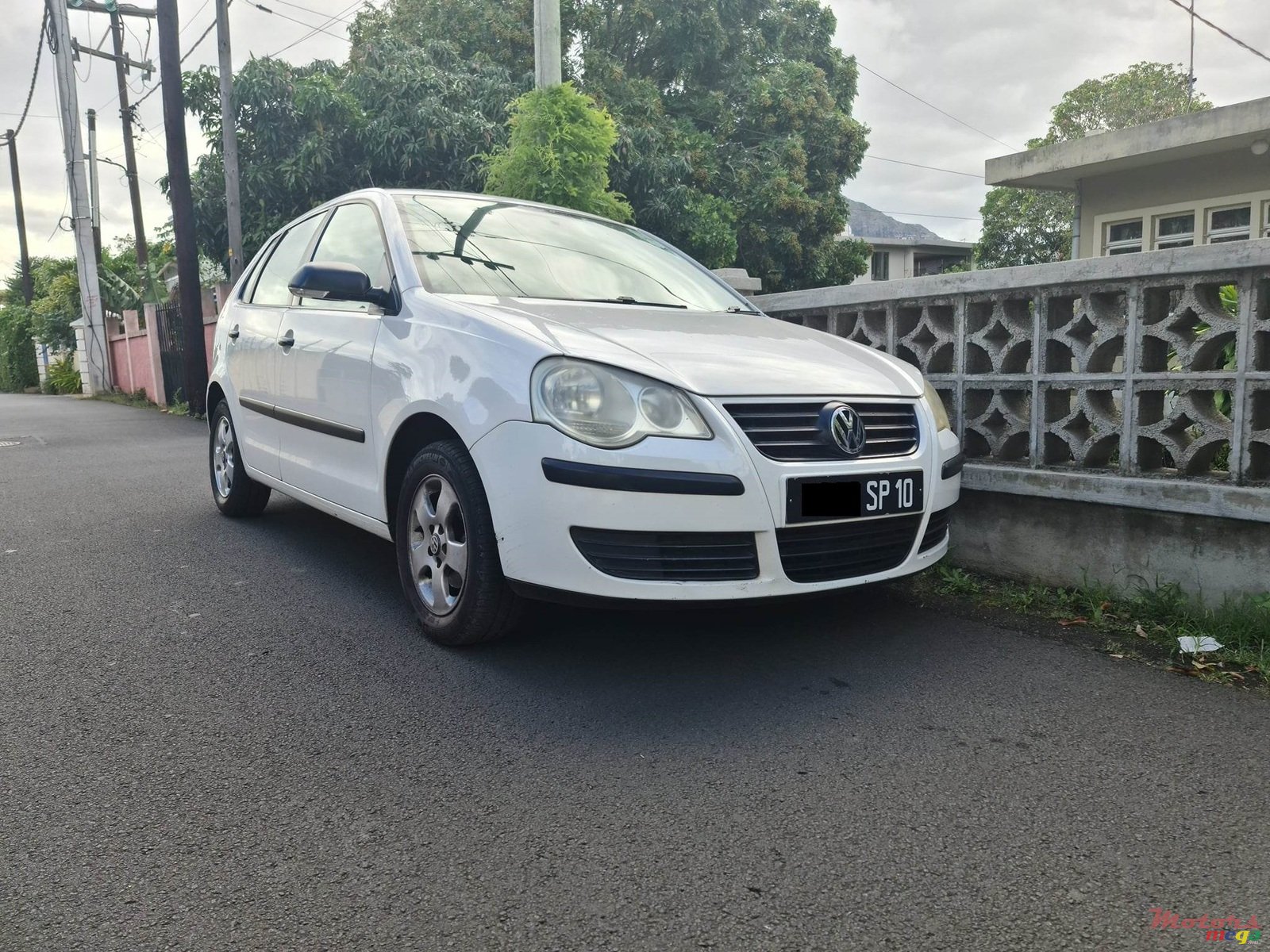2010' Volkswagen Polo photo #1