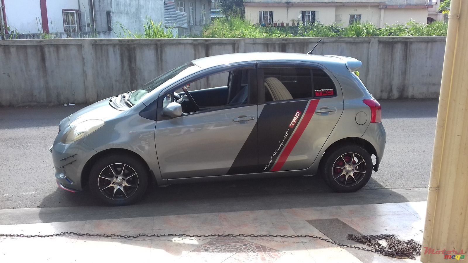 2006' Toyota Vitz photo #3