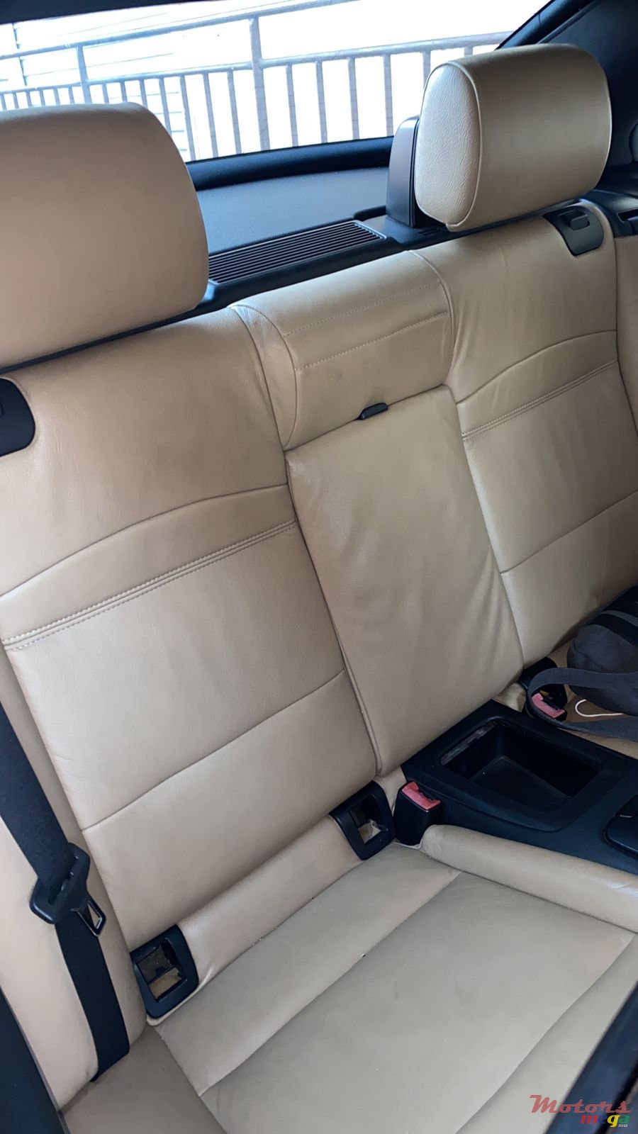 2010' BMW 325 photo #3