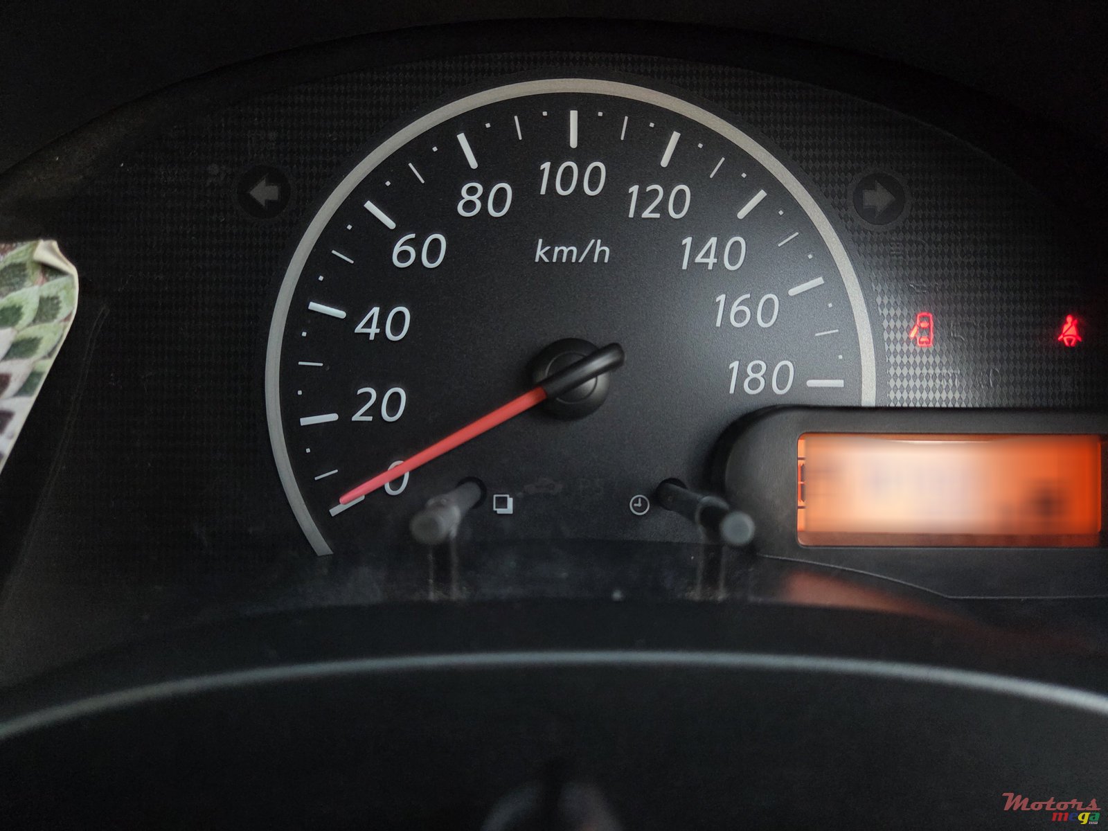 2012' Nissan photo #2