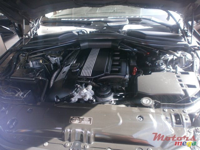 2004' BMW 5 Series 523i photo #5