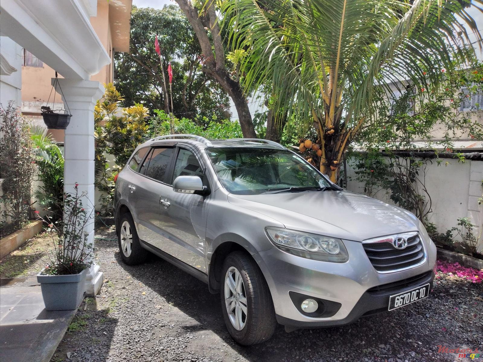 2010' Hyundai Santa Fe photo #1