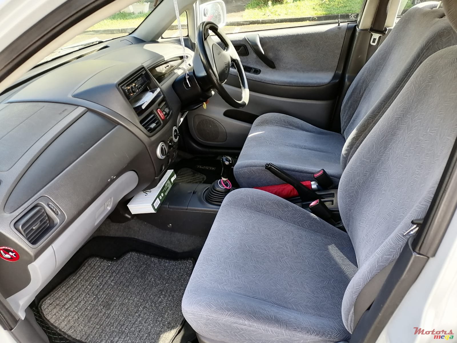 2001' Suzuki Liana photo #4