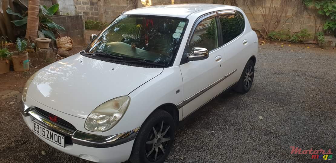 2000' Toyota photo #3