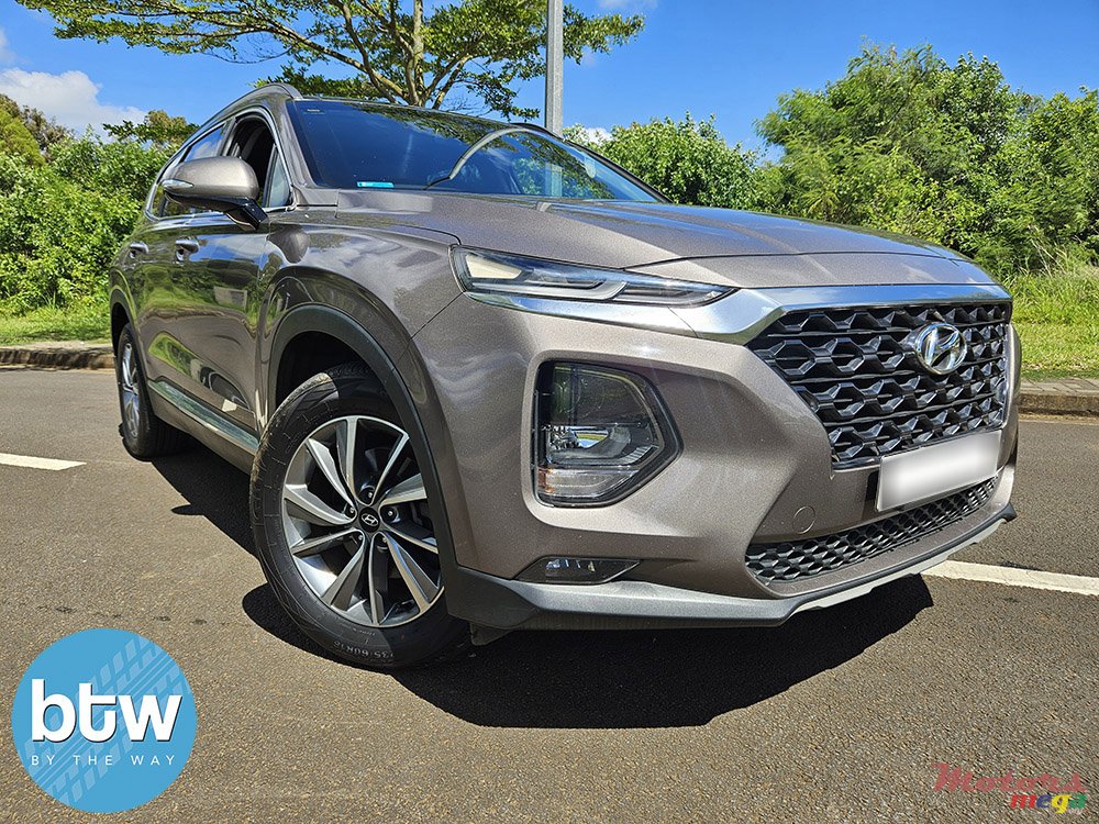 2018' Hyundai Santa Fe photo #1