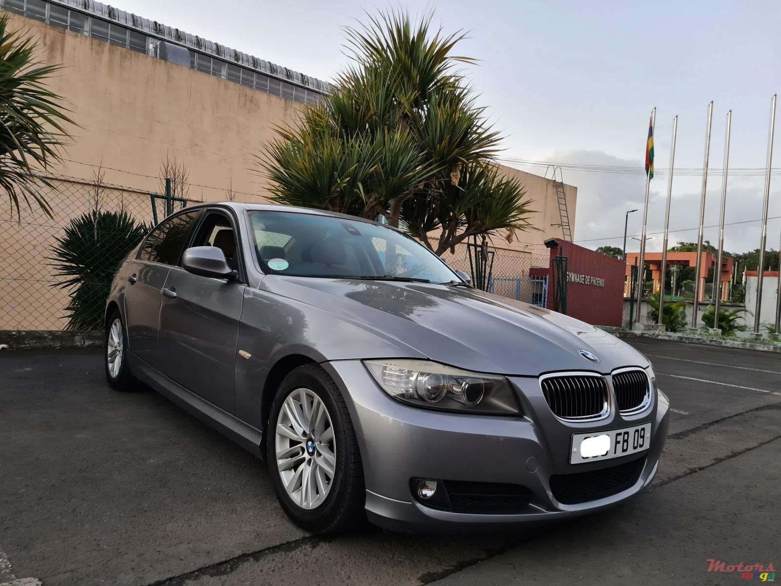 2009' BMW 320 Automatic photo #2