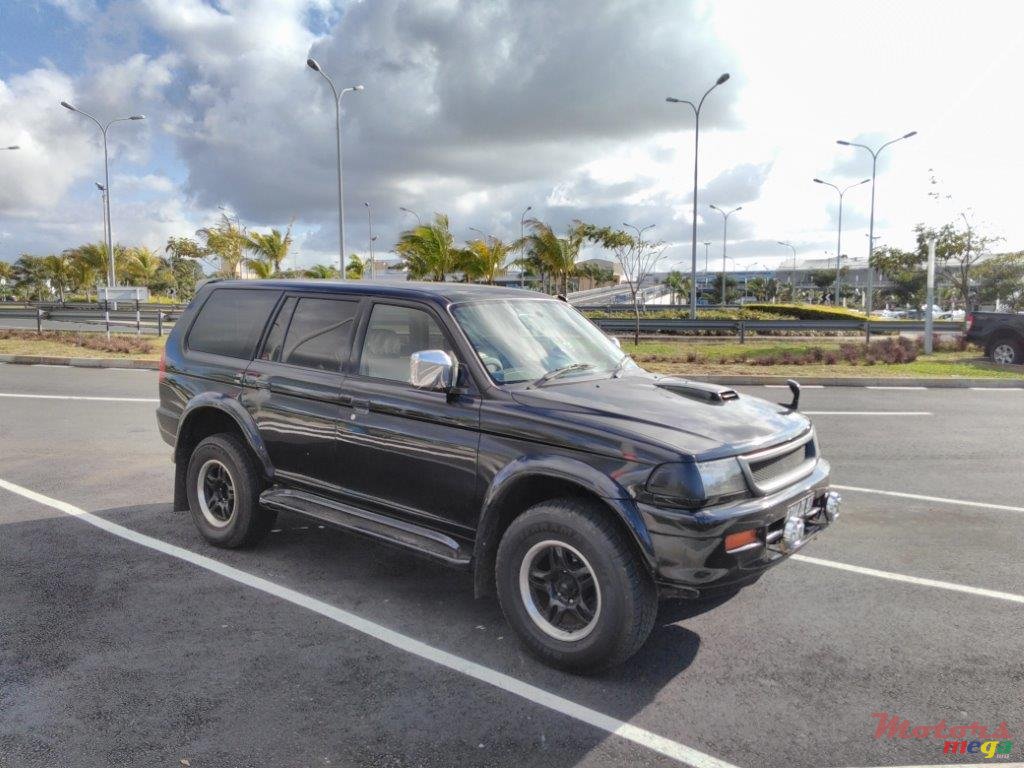 1997' Mitsubishi Challenger photo #1