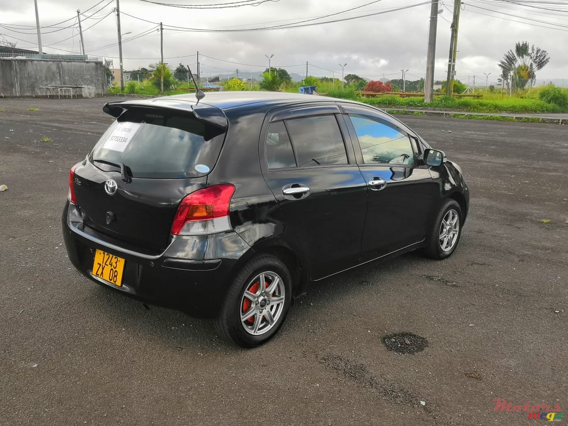 2008' Toyota Vitz 1300cc photo #2