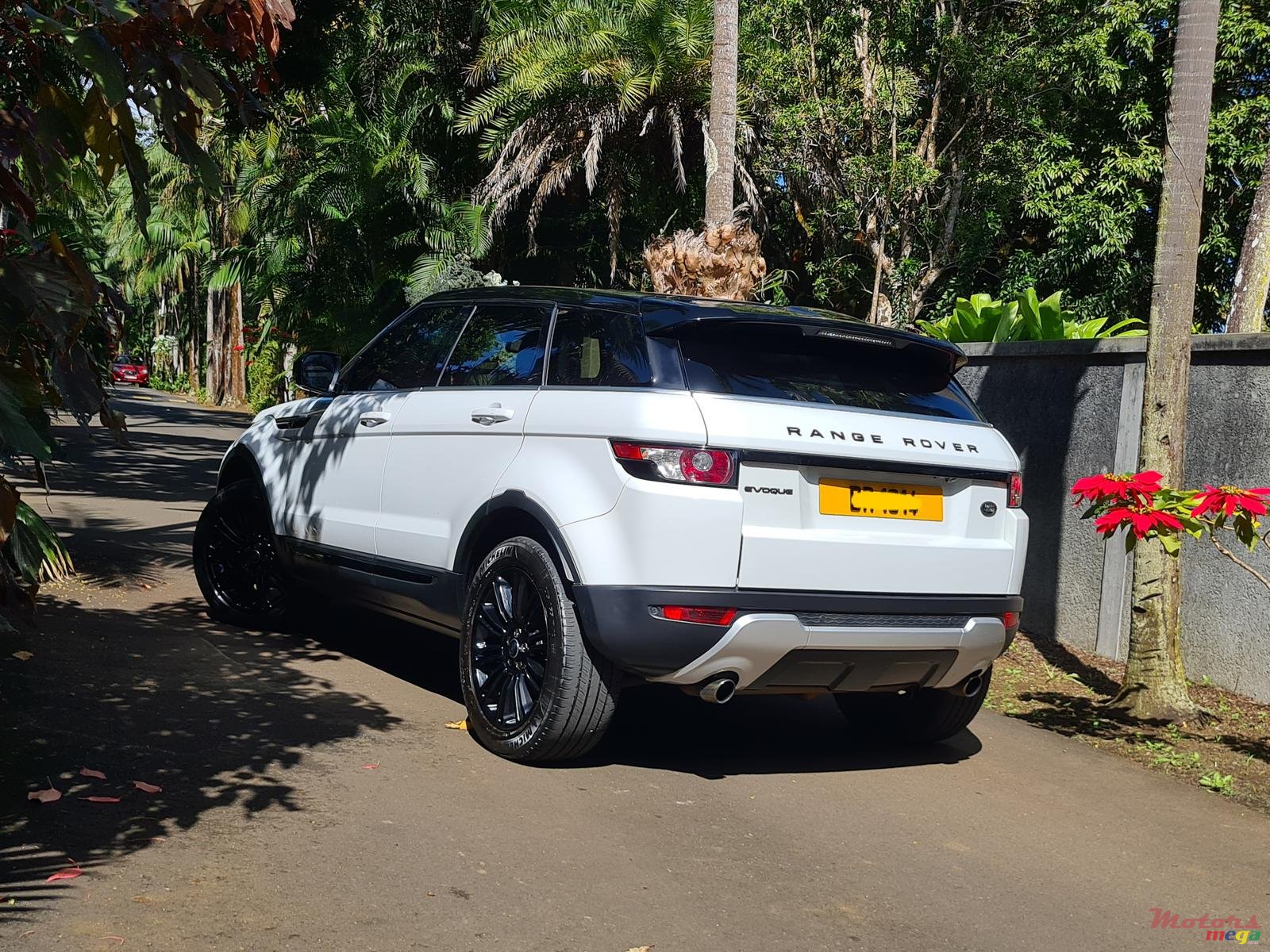 2012' Rover Range Rover Evoque photo #2