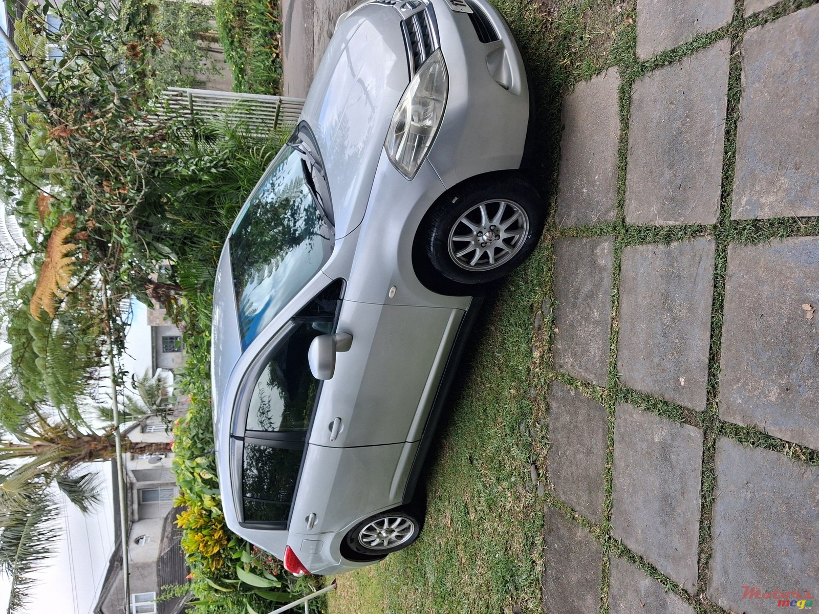 2012' Nissan Tiida photo #4