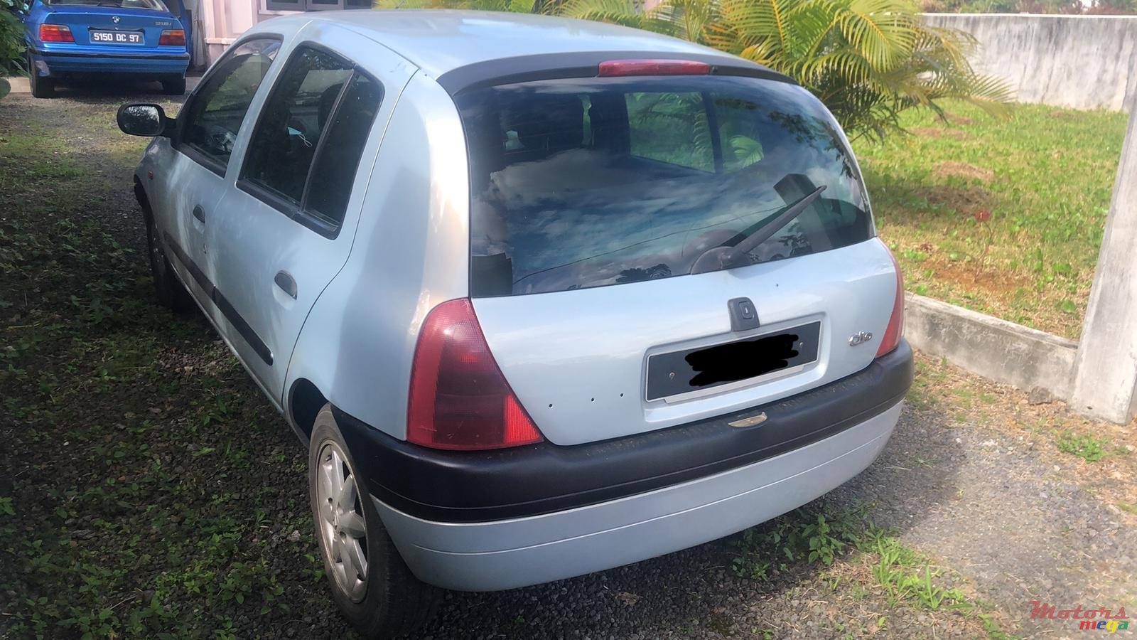 2002' Renault Clio photo #3