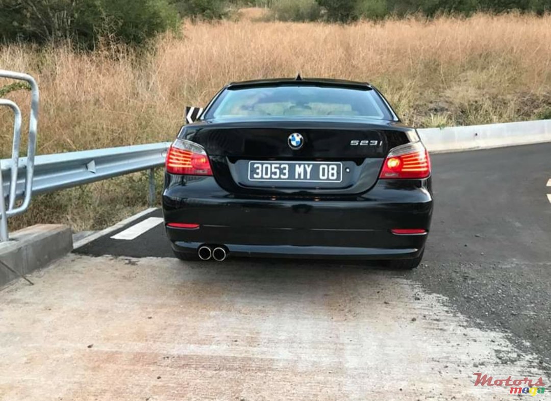2008' BMW 523 photo #4